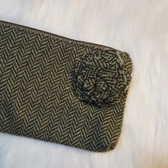 Old Navy Wristlet - Picture 2 of 3